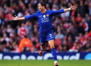 德罗巴连续七场比赛得分超过晋级下一阶段，拜仁不断突破！赛场气氛高涨